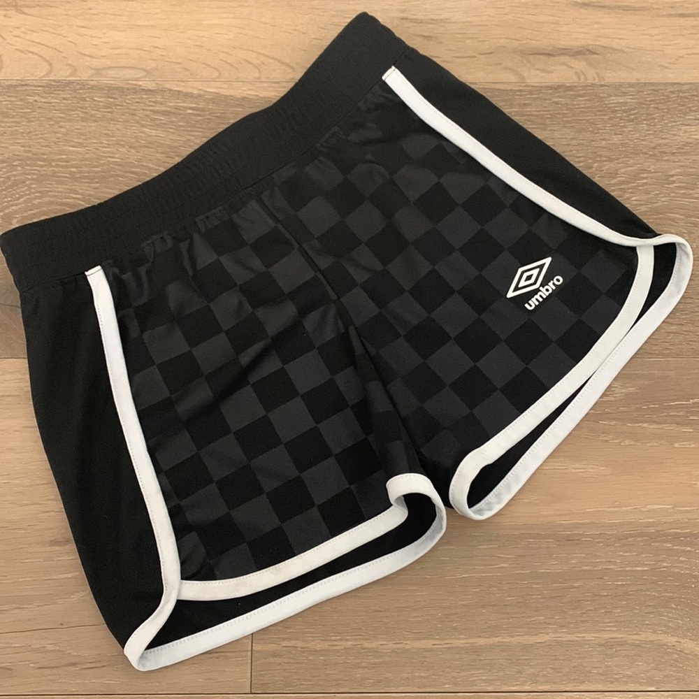Umbro athletic soccer shorts black size medium 7/8